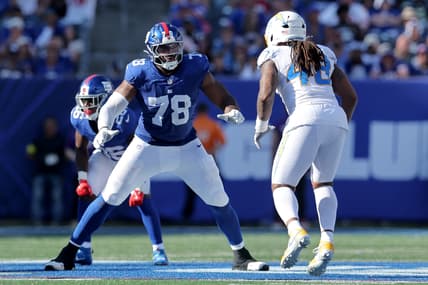 Andrew Thomas during a New York Giants game against the Chargers
