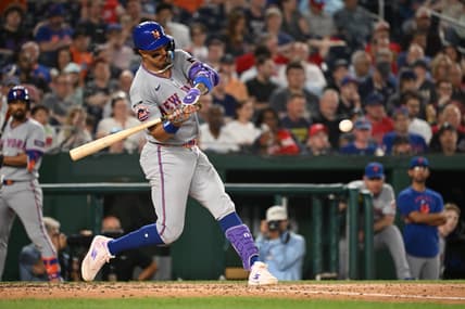 Mark Vientos swings for the Mets against Washington