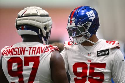 Roy Robertson-Harris works during Giants OTAs