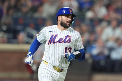 Mets players on the field against the Reds in New York