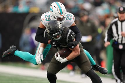 Minkah Fitzpatrick makes a tackle during a Dolphins game against the Jets