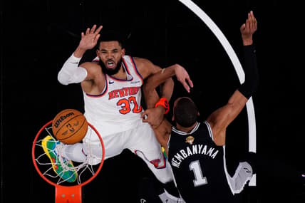 Karl-Anthony Towns shoots over Victor Wembanyama during Knicks-Spurs Game 1