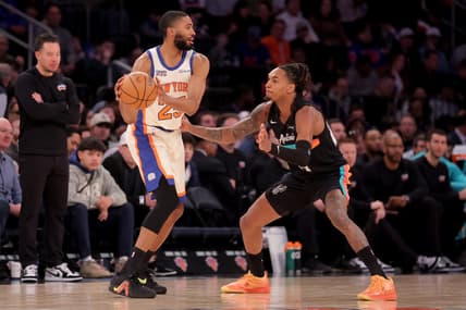 Mikal Bridges controls the ball for the Knicks against the Spurs