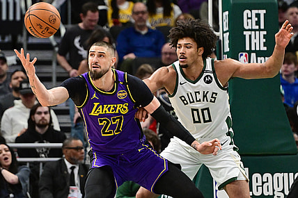 knicks, Alex Len, NBA: Los Angeles Lakers at Milwaukee Bucks