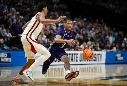 Meleek Thomas defending as a Knicks draft target
