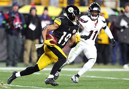 Calvin Austin running after the catch for the Giants