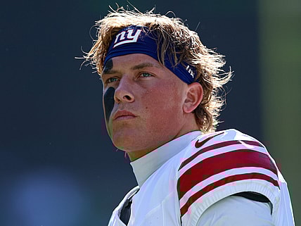 jaxson dart, NFL: New York Giants at Philadelphia Eagles