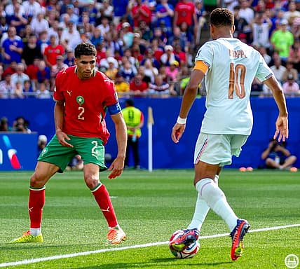 France vs Morocco: Achraf Hakimi defends Kylian Mbappe during the World Cup match