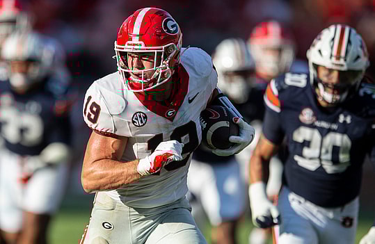 Georgia Bulldogs tight end Brock Bowers (19) (New York Giants draft target)
