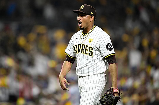 Jeremiah Estrada, Padres