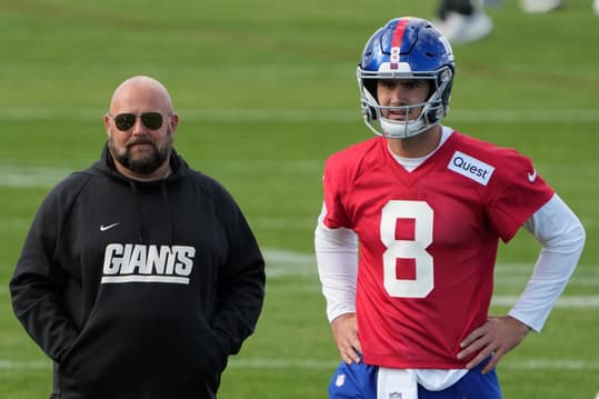 New York Giants head coach Brian Daboll (left) and quarterback Daniel Jones