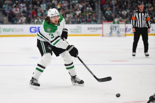 Chris Tanev, Rangers, Stars
