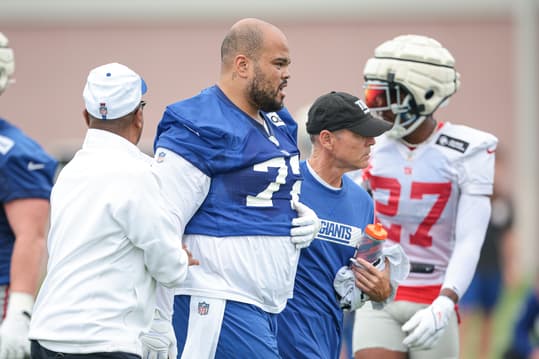Jul 24, 2024; East Rutherford, NJ, USA; New York Giants guard Jermaine Eluemunor (72) walks off the field after an injury during training camp at Quest Diagnostics Training Facility. Mandatory Credit: Vincent Carchietta-USA TODAY Sports