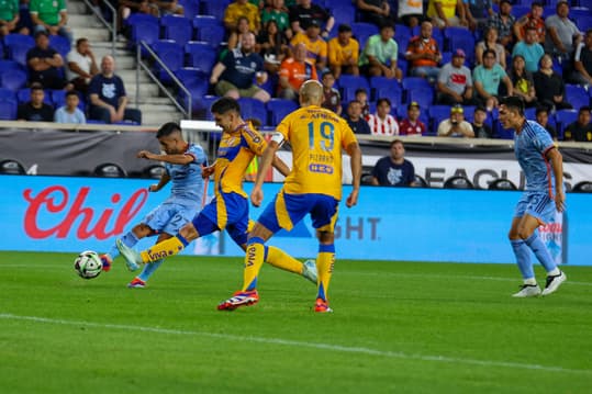 Maxi Moralez in action | Credit: Jose Pichirilo
