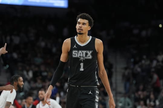 NBA: Los Angeles Clippers at San Antonio Spurs