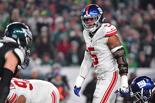 Dec 25, 2023; Philadelphia, Pennsylvania, USA; New York Giants linebacker Kayvon Thibodeaux (5) against the Philadelphia Eagles at Lincoln Financial Field. Mandatory Credit: Eric Hartline-USA TODAY Sports