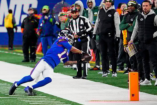 New York Giants wide receiver Wan'Dale Robinson (17) catches a pass on the sidelines during the second quarter against the Green Bay Packers at MetLife Stadium