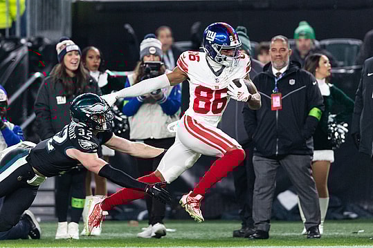 New York Giants wide receiver Darius Slayton (86) runs for a touchdown past Philadelphia Eagles safety Reed Blankenship (32) after a catch during the fourth quarter at Lincoln Financial Field