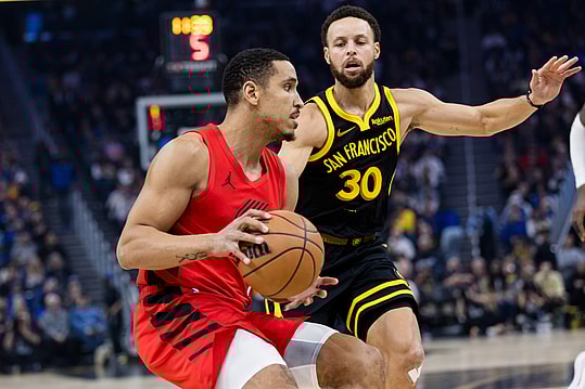 Golden State Warriors guard Stephen Curry (30) defends Portland Trail Blazers guard Malcolm Brogdon (11) during the first half at Chase Center (New York Knicks)