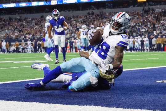 Nov 12, 2023; Arlington, Texas, USA;  Dallas Cowboys wide receiver CeeDee Lamb (88) makes a touchdown catch past New York Giants safety Bobby McCain (21) during the second half at AT&T Stadium. Mandatory Credit: Kevin Jairaj-USA TODAY Sports
