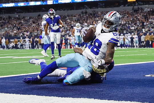 Nov 12, 2023; Arlington, Texas, USA;  Dallas Cowboys wide receiver CeeDee Lamb (88) makes a touchdown catch past New York Giants safety Bobby McCain (21) during the second half at AT&T Stadium. Mandatory Credit: Kevin Jairaj-Imagn Images