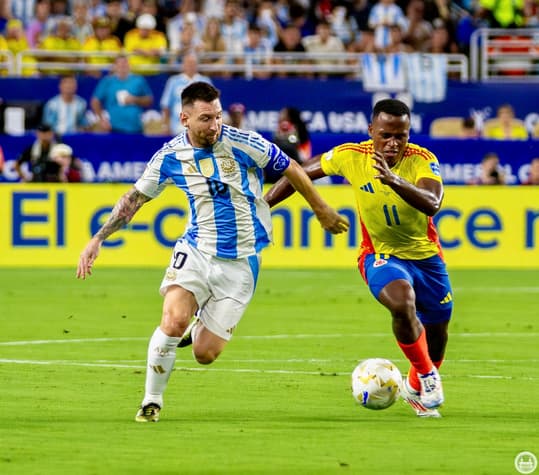 Messi in action from the start | Credit: Juan Carlos Rubiano