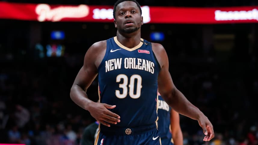 New York Knicks sign Julius Randle.