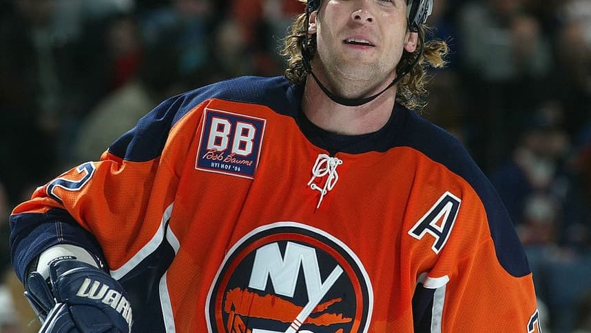 new york islanders hockey player watching the crowd
