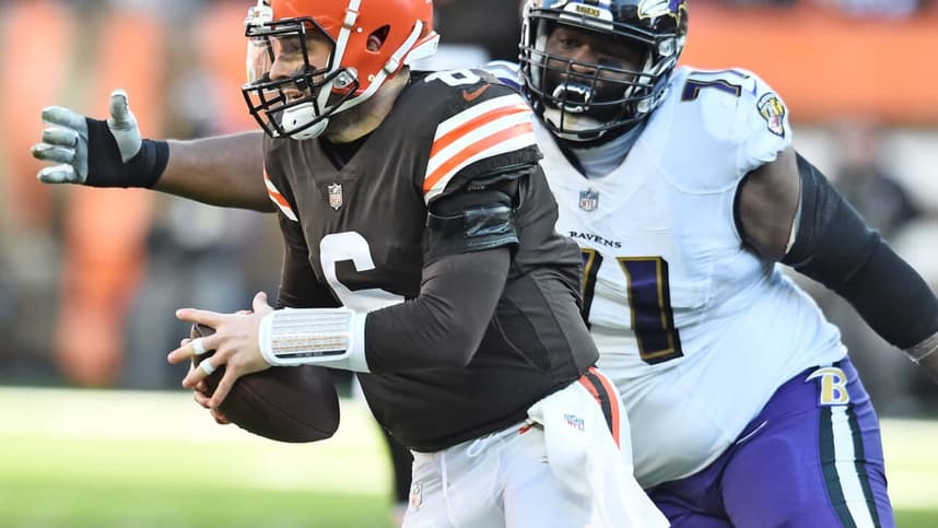 Ravens DT Justin Ellis (71) pressuring Browns QB Baker Mayfield.