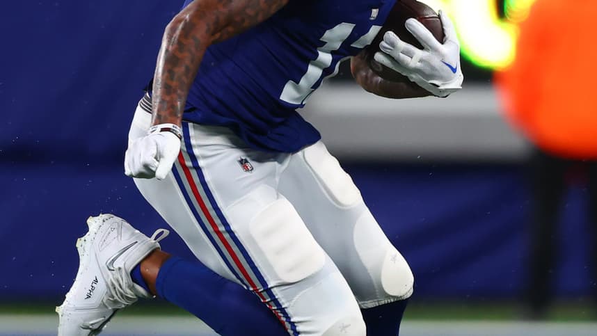 New York Giants tight end Darren Waller (12) runs with the ball against the Dallas Cowboys during the first half at MetLife Stadium