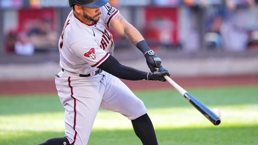 Arizona Diamondbacks left fielder Tommy Pham (28) hits a single agaimst the New York Mets during the first inning at Citi Field