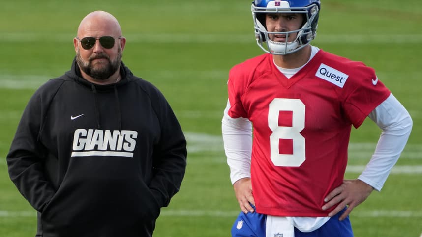 New York Giants head coach Brian Daboll (left) and quarterback Daniel Jones
