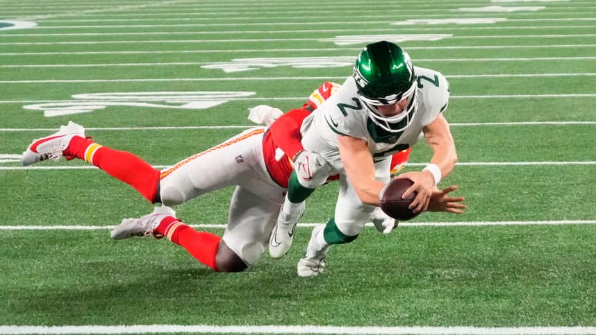 New York Jets quarterback Zach Wilson (2) scores a two point conversion ahead of Kansas City Chiefs linebacker Willie Gay (50) in the second half at MetLife Stadium