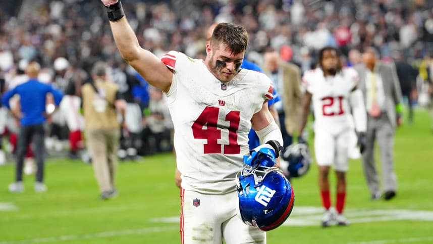 New York Giants linebacker Micah McFadden (41) waves to fans after the Las Vegas Raiders defeated the Giants 30-6 at Allegiant Stadium