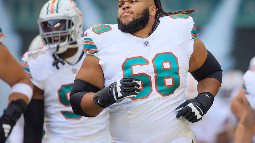 Miami Dolphins offensive tackle Robert Hunt (New York Giants)