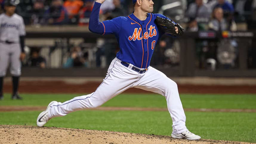 New York Mets relief pitcher Adam Ottavino (0) delivers a pitch during the ninth inning against the Miami Marlins at Citi Field