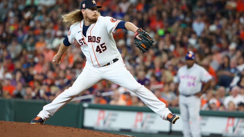 Houston Astros relief pitcher Ryne Stanek (45) pitches against the New York Mets in the sixth inning at Minute Maid Park