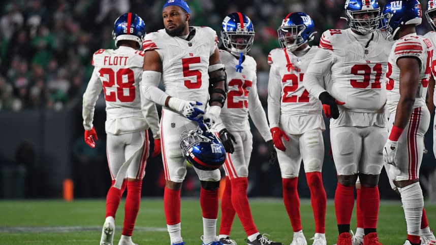 New York Giants linebacker Kayvon Thibodeaux (5) against the Philadelphia Eagles at Lincoln Financial Field