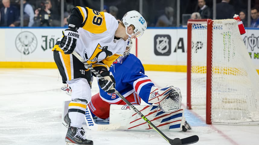 Pittsburgh Penguins left wing Jake Guentzel (59) looks to score past New York Rangers goaltender Igor Shesterkin (31) during the third period at Madison Square Garden