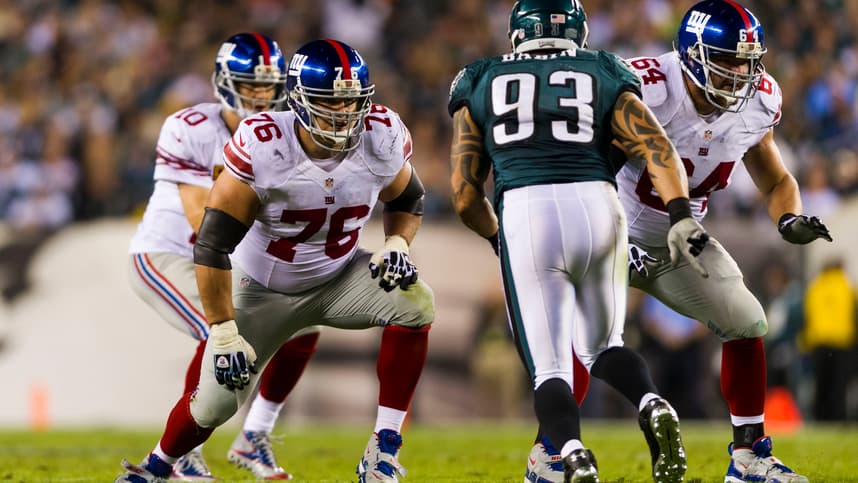Sep 30, 2012; Philadelphia, PA, USA; New York Giants guard Chris Snee (76) looks to block during the second quarter against the Philadelphia Eagles at Lincoln Financial Field.The Eagles defeated The Giants 19-17.  Mandatory Credit: Howard Smith-USA TODAY Sports