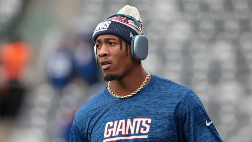 Oct 22, 2023; East Rutherford, New Jersey, USA; New York Giants safety Isaiah Simmons (19) warms up before the game against the Washington Commanders at MetLife Stadium. Mandatory Credit: Vincent Carchietta-USA TODAY Sports