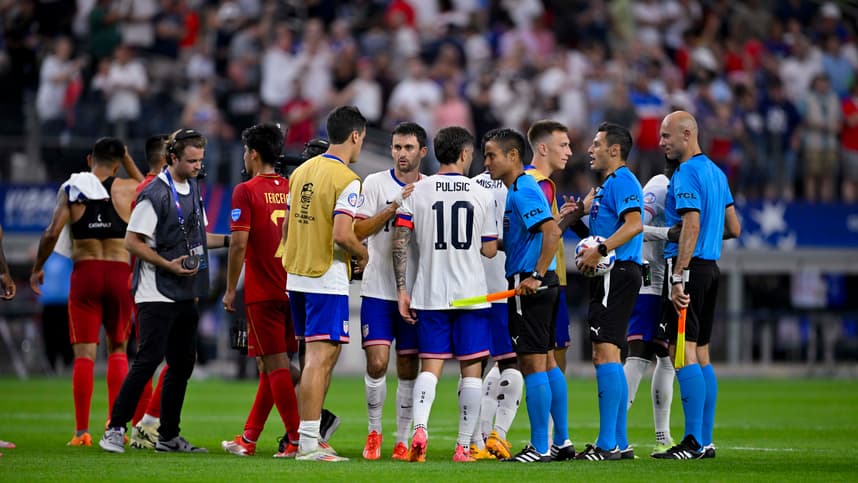 Jun 23, 2024; Arlington, TX, USA; United States forward Christian Pulisic (10) and team USA gather after the game against Bolivia in a 2024 Copa America match at AT&T Stadium. Mandatory Credit: Jerome Miron-USA TODAY Sports