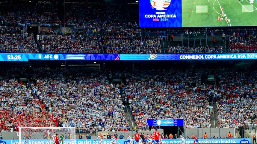A crowd of 81k people gathered in MetLife Stadium | Credit: Juan Carlos Rubiano