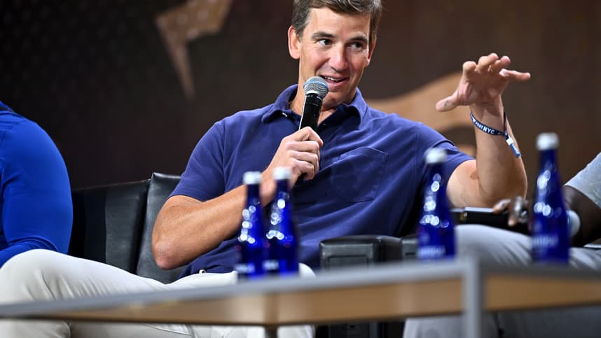 NEW YORK, NEW YORK (GIANTS) - AUGUST 16: Eli Manning speaks onstage at the Fanatics Fest NYC 2024 at Jacob Javits Center on August 16, 2024 in New York City. (Photo by Roy Rochlin/Getty Images for Fanatics)