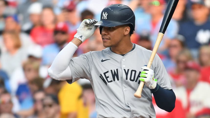 Jul 29, 2024; Philadelphia, Pennsylvania, USA; New York Yankees outfielder Juan Soto (22) at bat against the Philadelphia Phillies at Citizens Bank Park. Mandatory Credit: Eric Hartline-Imagn Images
