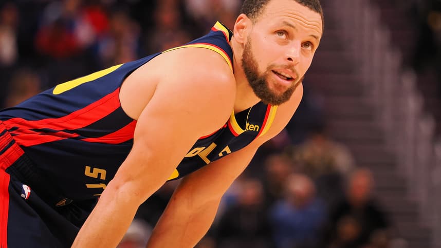 Jan 23, 2025; San Francisco, California, USA; Golden State Warriors guard Stephen Curry (30) between plays against the Chicago Bulls during the fourth quarter at Chase Center. Mandatory Credit: Kelley L Cox-Imagn Images