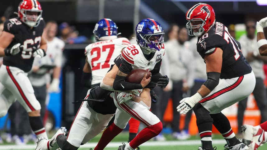Dec 22, 2024; Atlanta, Georgia, USA; New York Giants cornerback Cor'Dale Flott (28) returns an interception against the Atlanta Falcons in the second quarter at Mercedes-Benz Stadium. Mandatory Credit: Brett Davis-Imagn Images