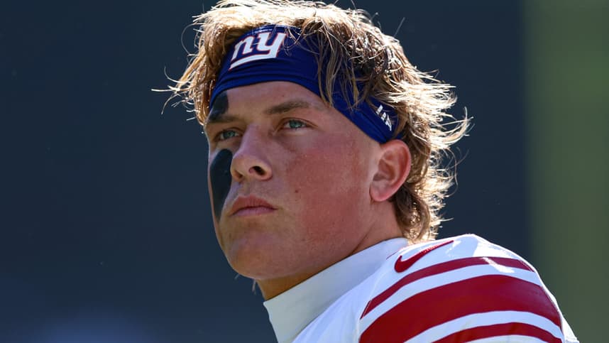 jaxson dart, NFL: New York Giants at Philadelphia Eagles