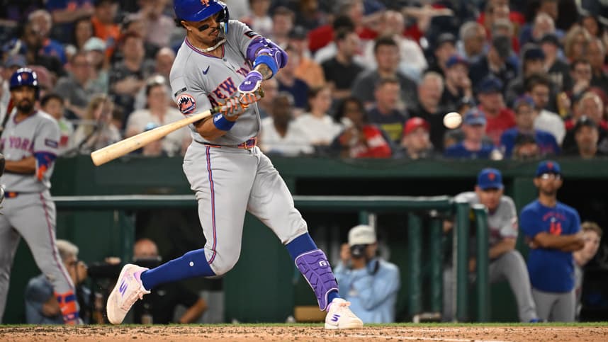 Mark Vientos swings for the Mets against Washington