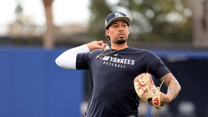 Yovanny Cruz throwing a pitch for the Yankees